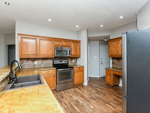 5th image of 415 Marybeth Dr