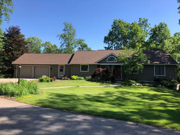 378 Greenwich Rd NE, Grand Rapids, MI 49506