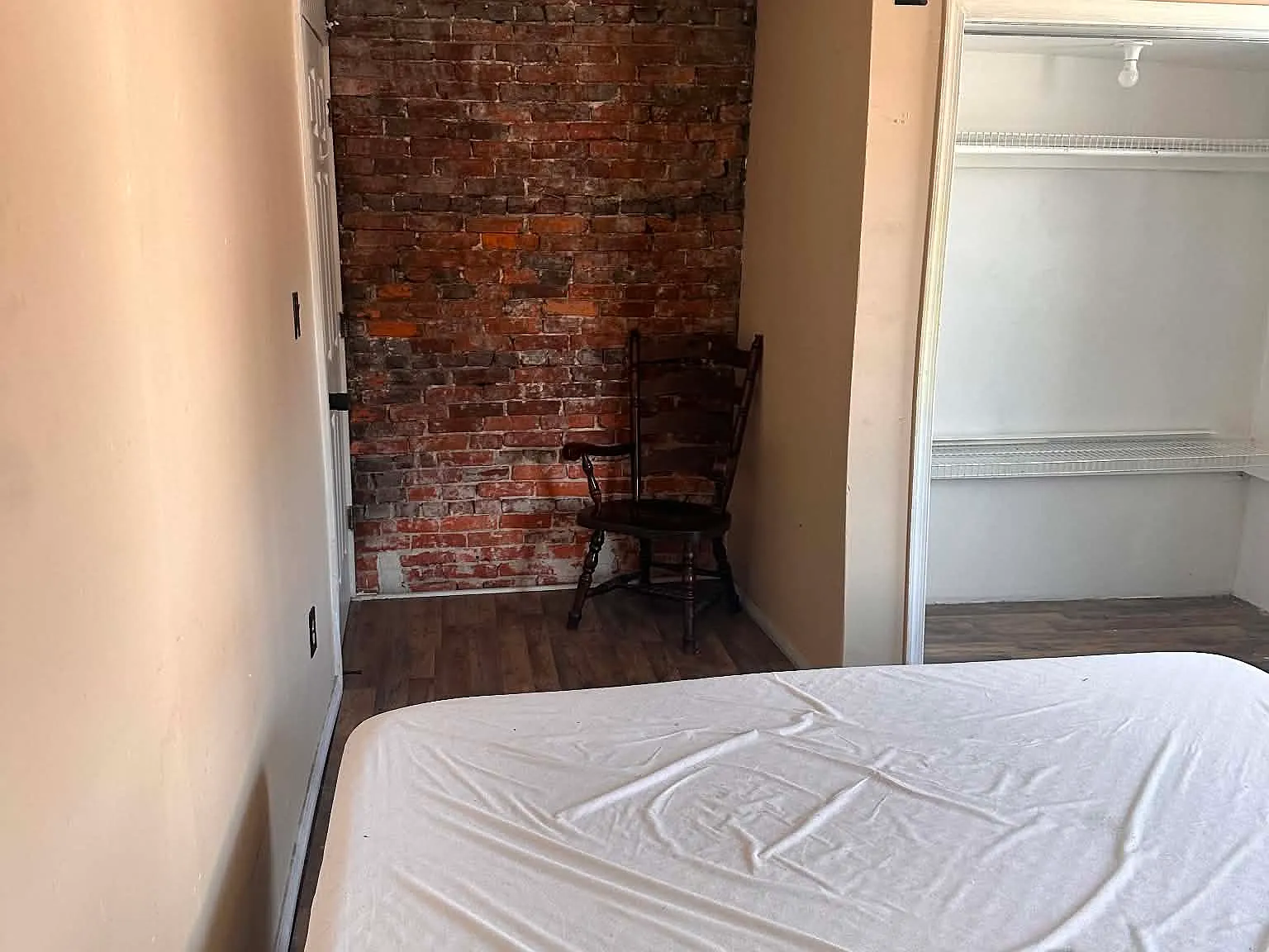 7 bed, 2988 sqft, $850 — Photo 2