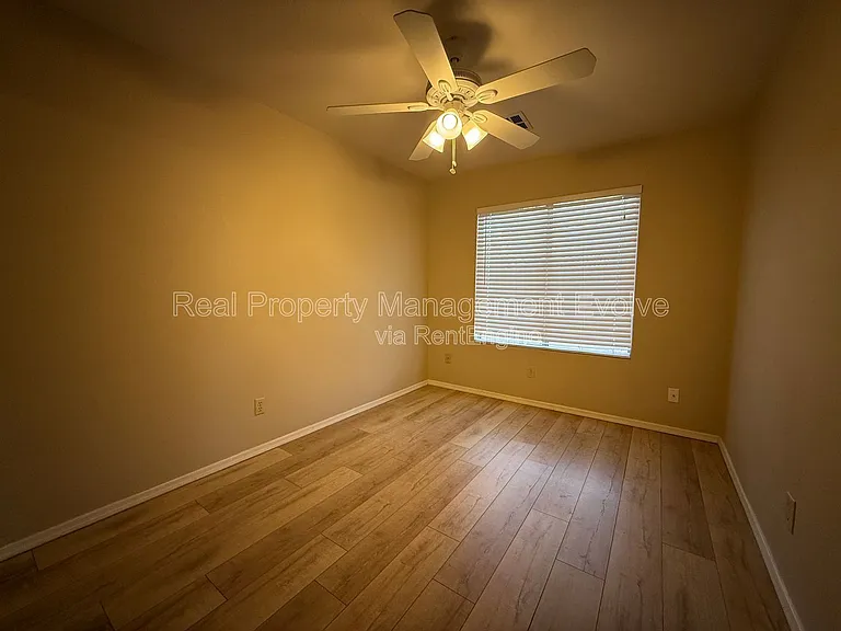 6814 W Louise Dr — Photo 21