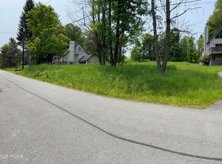 921 Forest Ln, Lake Ariel, PA 18436