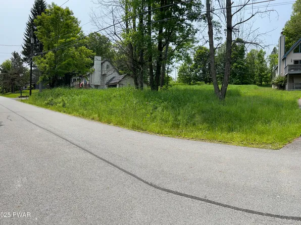 921 Forest Ln, Lake Ariel, PA 18436