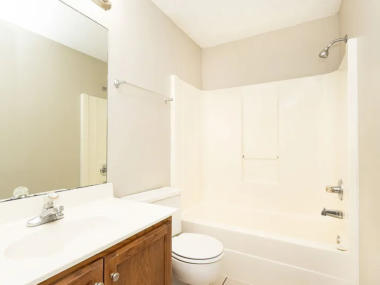 464 Guyler St #466 — Photo 9
