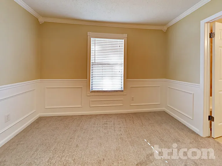 4324 Queensway Dr — Photo 13
