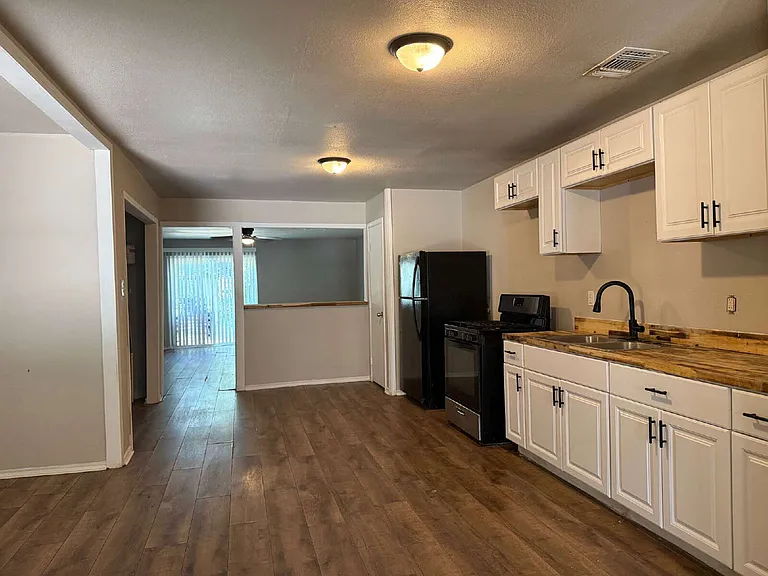335 Monticello Ct #1 — Photo 3