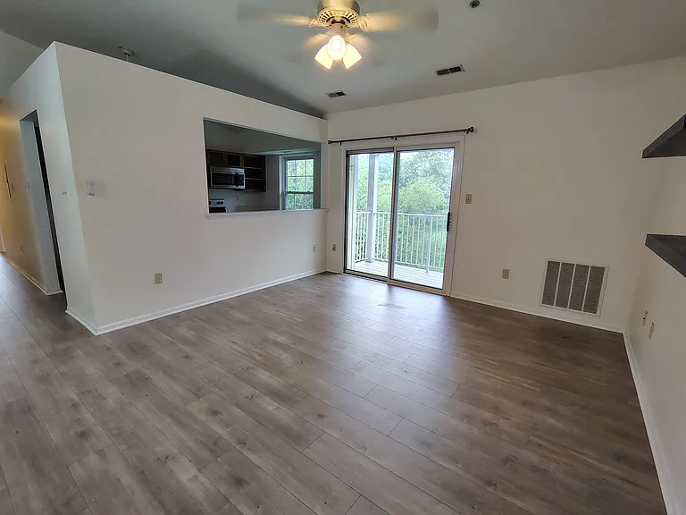 3847 Shadywood Dr #3B — Photo 3