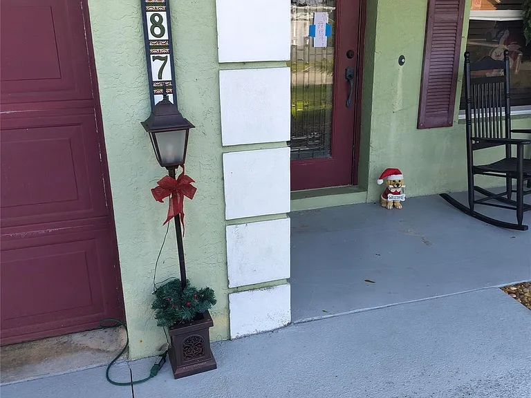 1874 SW Capehart Ave — Photo 1