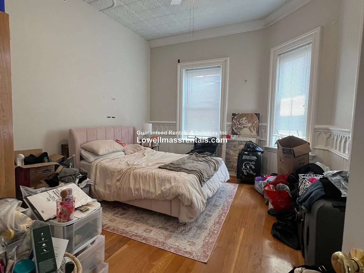 3 bed, 1.0 bath, 1300 sqft, $2,400 — Photo 3