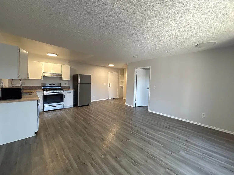 226 South Serrano — Photo 24