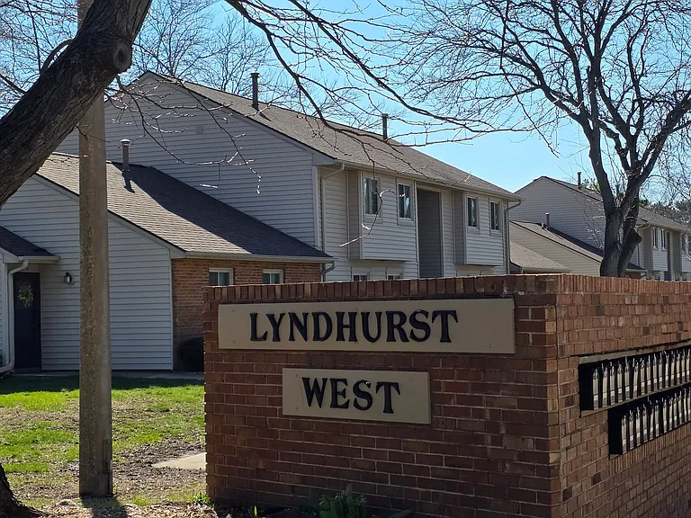 1611 Lyndhurst Dr #F — Photo 1