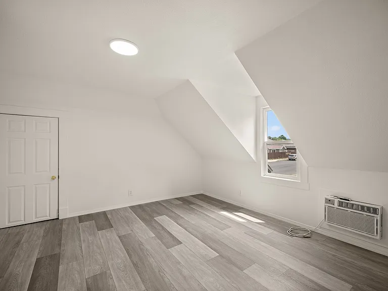 1627 E Desmet Ave — Photo 15