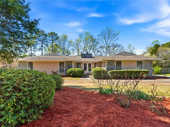 8049 Autumn Woods Dr, Jonesboro, GA 30236