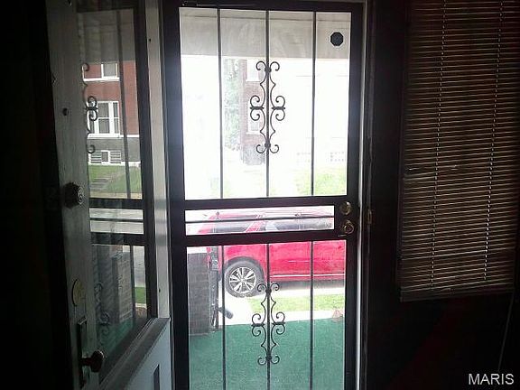 2nd image of 4003 Lexington Ave