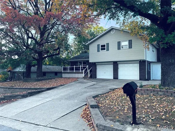 9 Weslake Dr, Fairview Heights, IL 62208