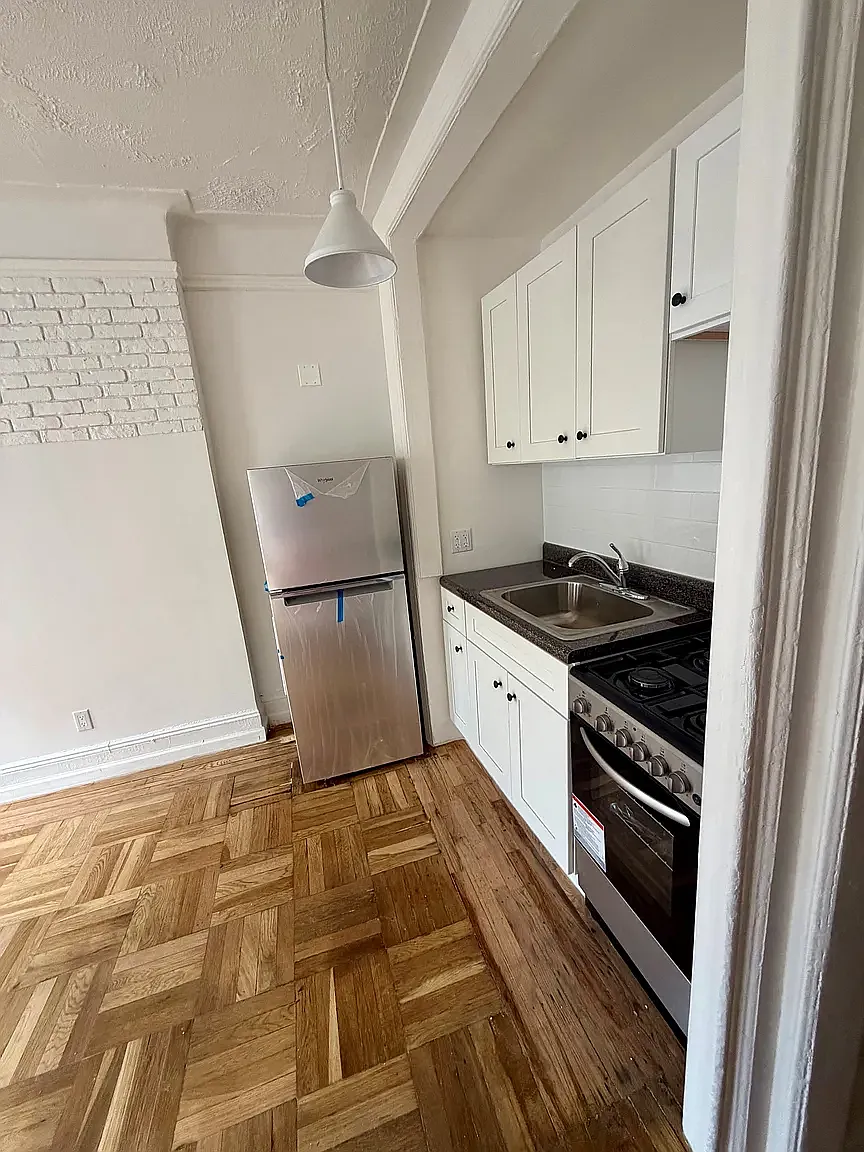400 Lincoln Place — Photo 4