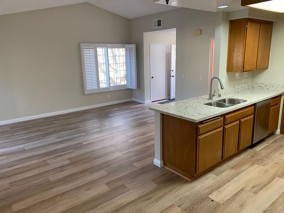 1st image of 3859 Thorncroft Ln Unit L