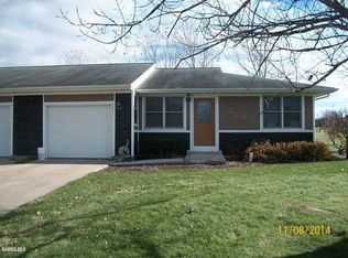 505 N Fairway Dr, Lena, IL 61048