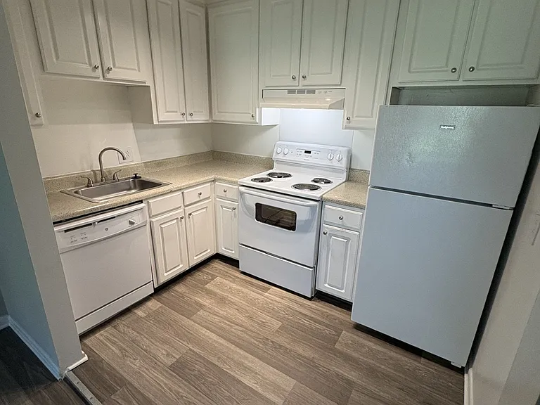 D210 Hickory Hill Ln #D210 — Photo 6