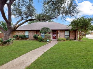 1931 Crestside Cir, Carrollton, TX 75007