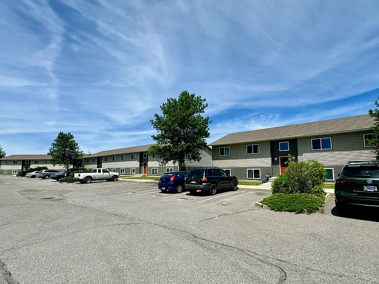 North Russell Apts-1650 N Russell — Photo 17