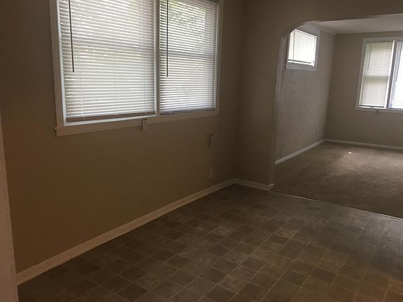5th image of 375 Hawthorne Ave E