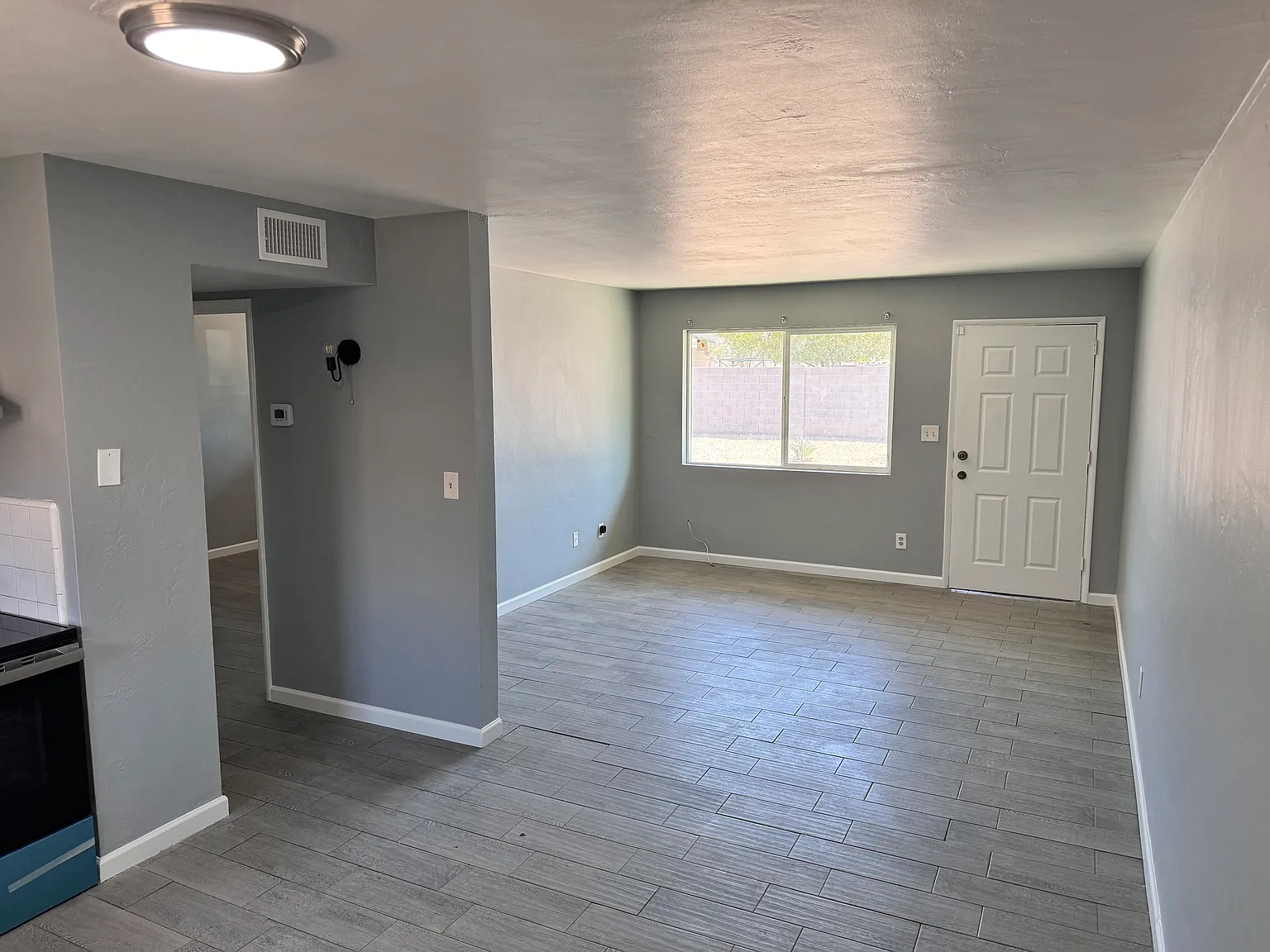 1 bed, 700 sqft, $1,300 — Photo 3