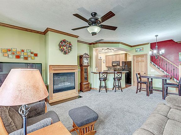 4th image of 903 Prestwick Ln APT C