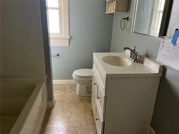 2nd image of 2788 Jack St
