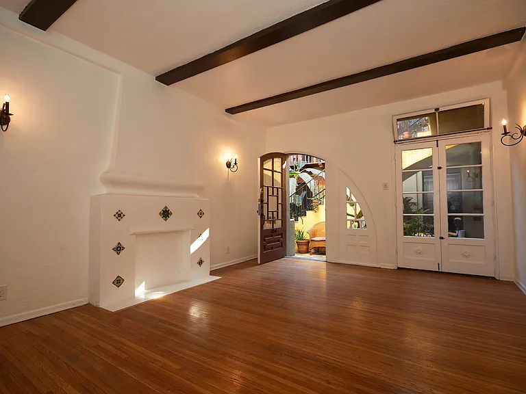 337 N Heliotrope Dr — Photo 7