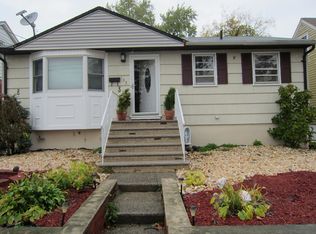 135 Crampton Ave, Woodbridge, NJ 07095