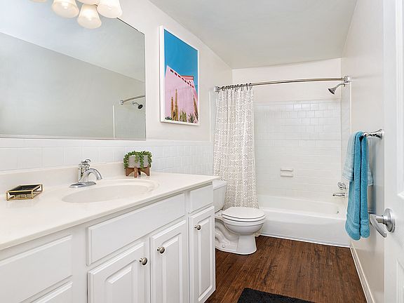 Brentwood Model Bath