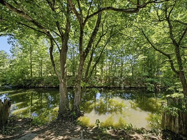719 Waters Dr — Photo 22