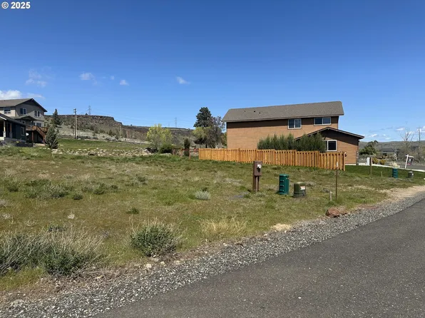 419 Little Lake Rd, Maupin, OR 97037