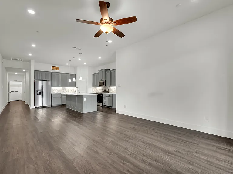 2717 Garden Gate Ln — Photo 8