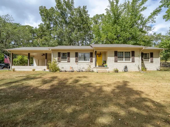938 E Poplar Ave, Selmer, TN 38375