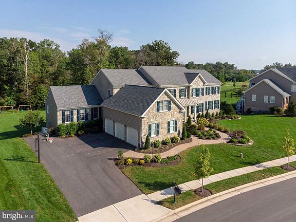 2nd image of 5194 Bonnie Brae Farm Dr