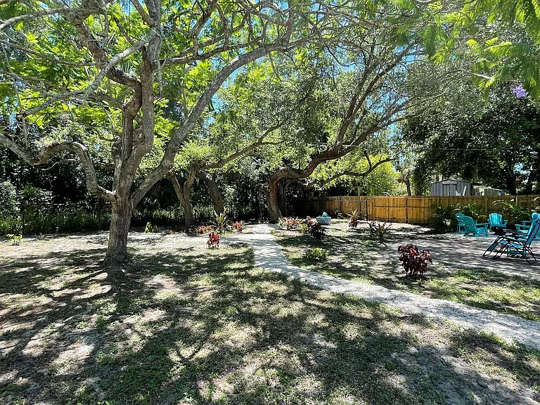 2504 S Milmar Dr — Photo 2