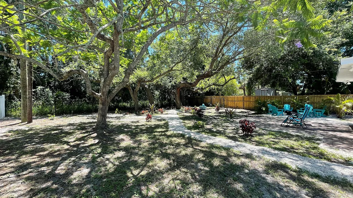 Building Photo - 2504 S Milmar Dr