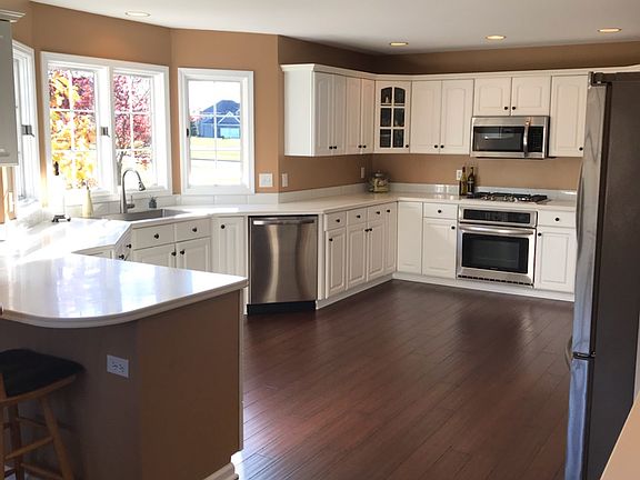 2nd image of 19 Hazelwood Ln