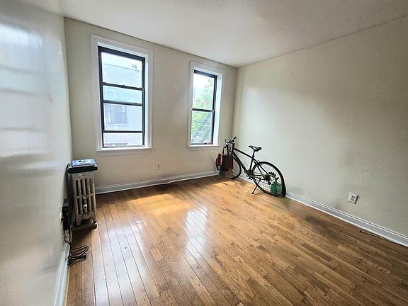 3rd image of 18 E 21st St #4F