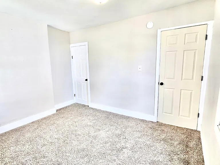 221 N Pearl St — Photo 11