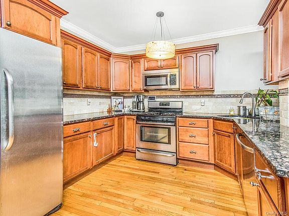 4th image of 1080 Warburton Ave #3AB