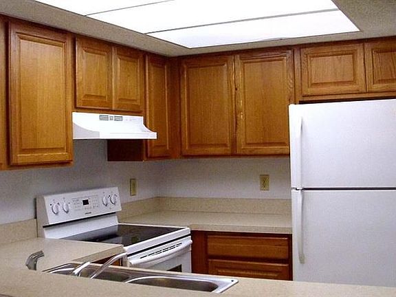 4th image of 1500 SE Royal Green Cir #204