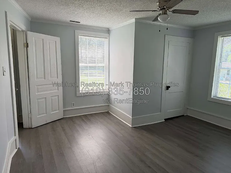 320 E Morehead St — Photo 5