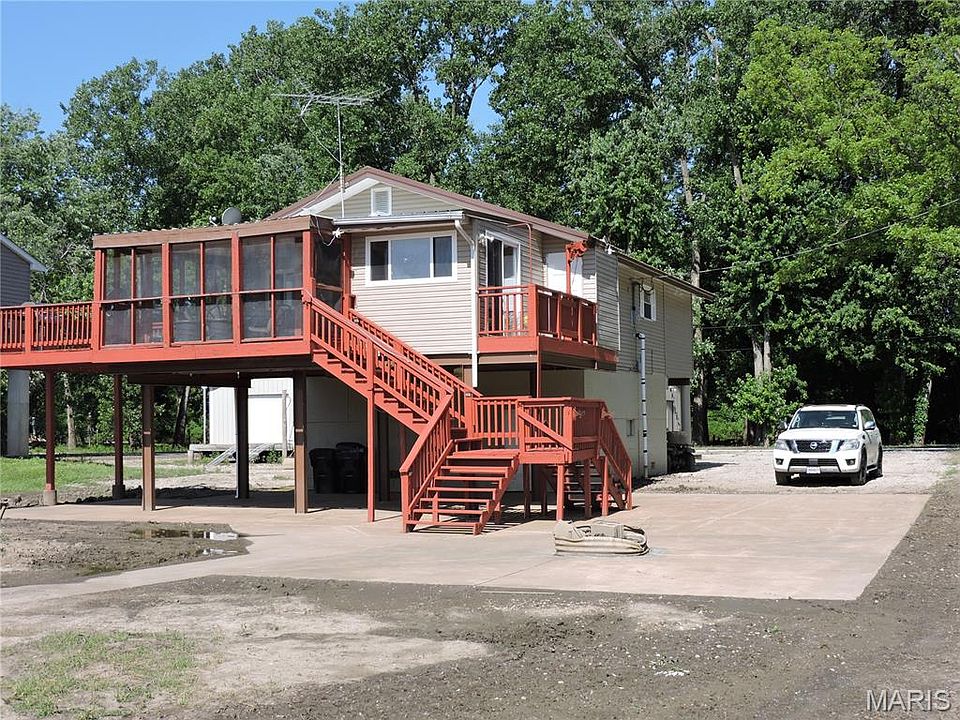 1st image of 334 N River Rd