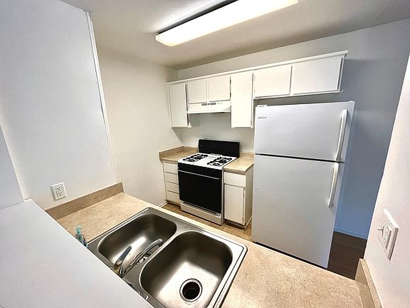 2nd image of 3205 S Shasta Cir S #102