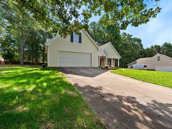 2nd image of 70 Rock Wood Ct