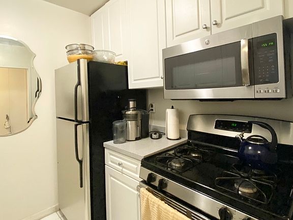 4th image of 401 E 80th St APT 17H