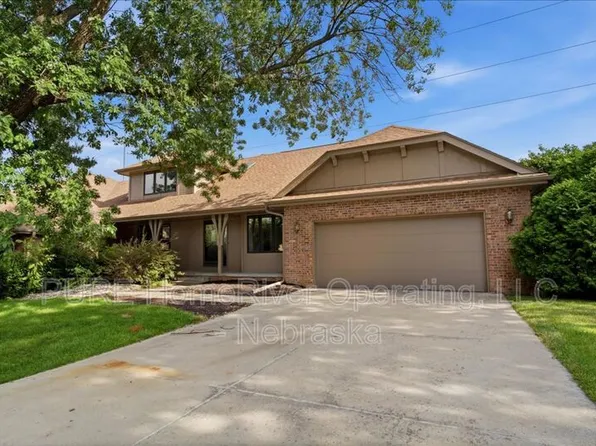 15527 Mason Cir, Omaha, NE 68154