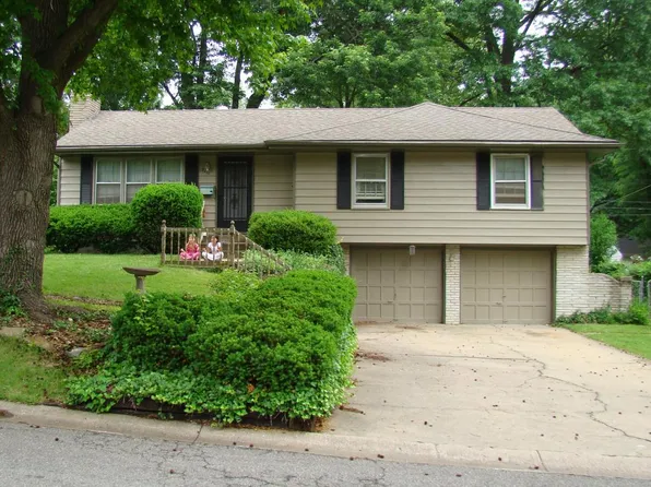 9410 Knox Dr, Overland Park, KS 66212